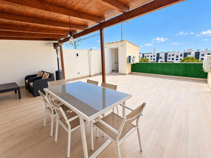 Image No.18-4 Bed Townhouse for sale