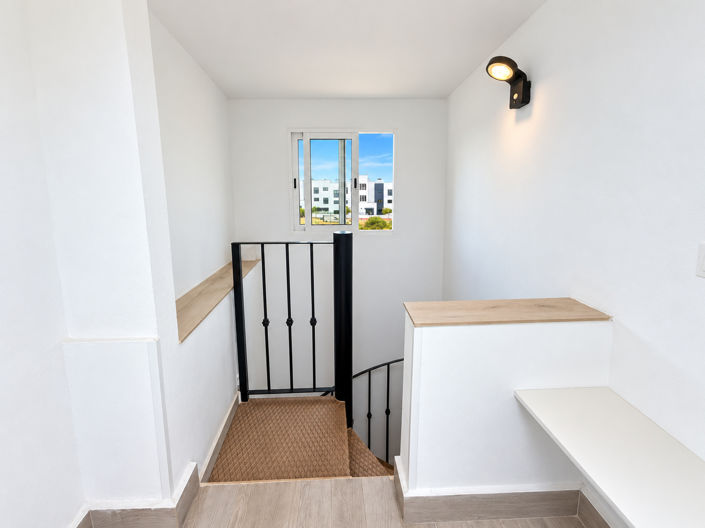 Image No.20-4 Bed Townhouse for sale