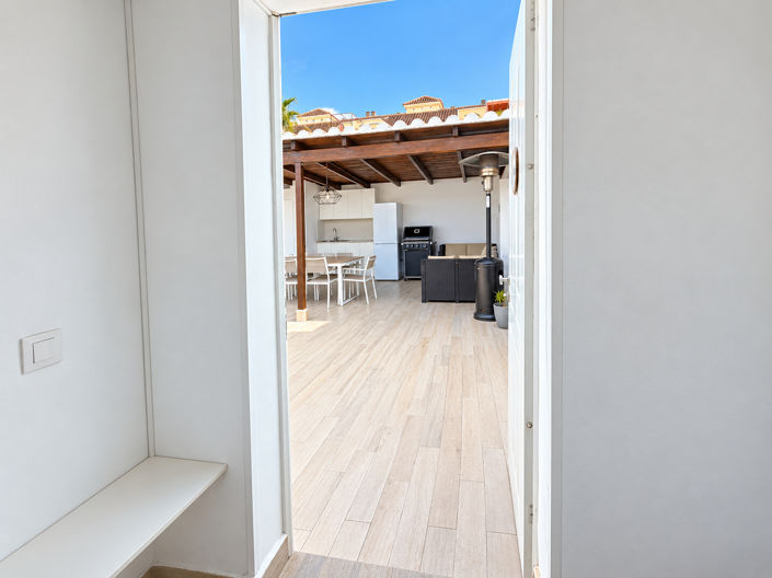 Image No.21-4 Bed Townhouse for sale