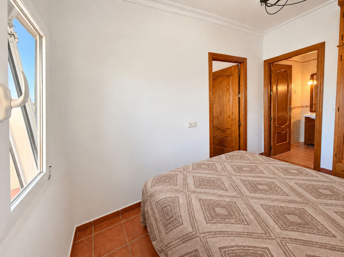 Image No.20-2 Bed Apartment for sale