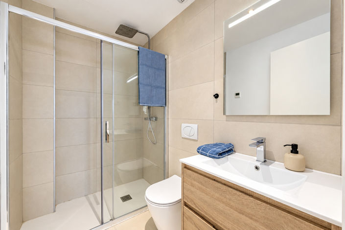Image No.13-3 Bed Property for sale