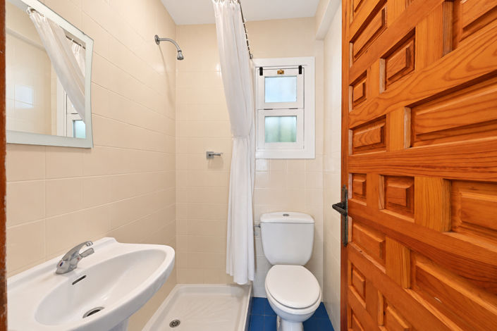 Image No.16-2 Bed Townhouse for sale