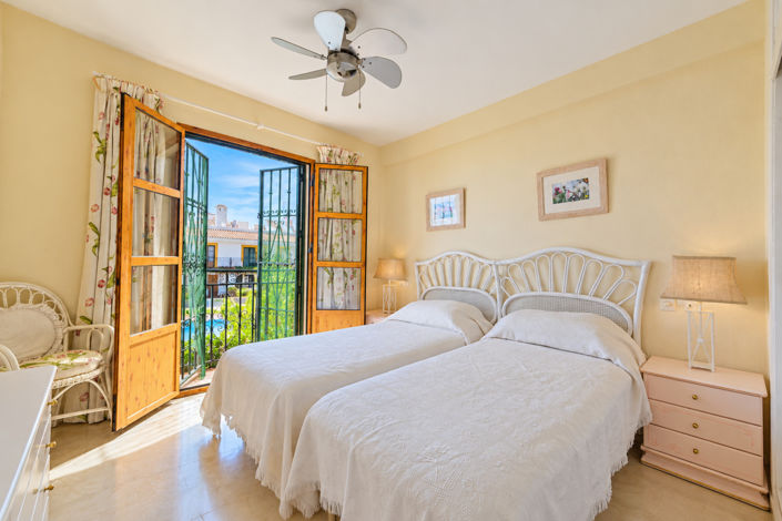 Image No.5-2 Bed Townhouse for sale