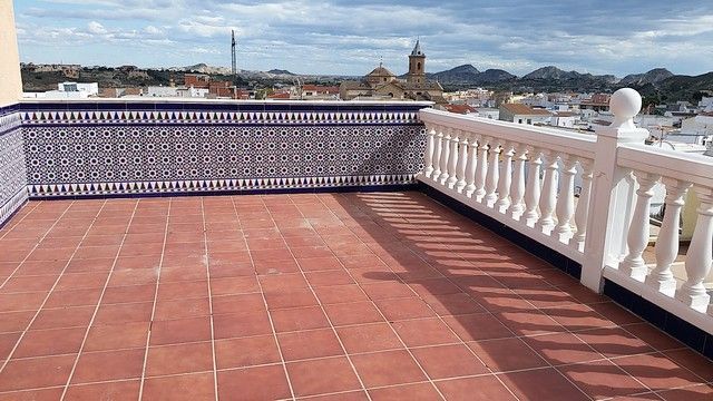 Image No.14-6 Bed Property for sale