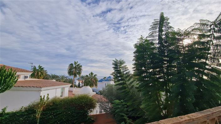 Image No.15-5 Bed Property for sale