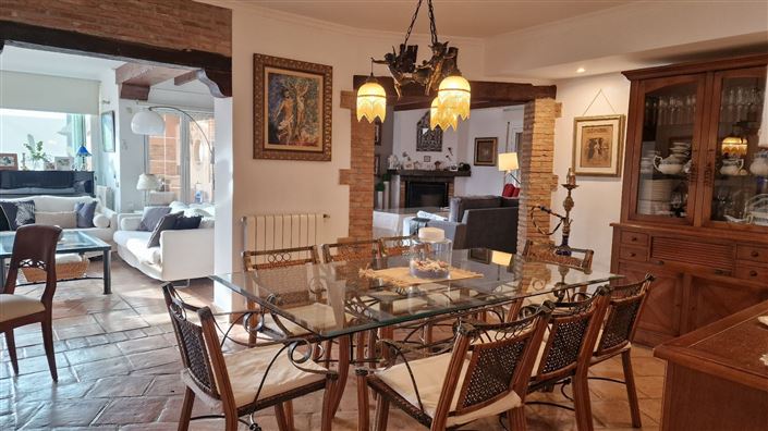 Image No.27-5 Bed Property for sale