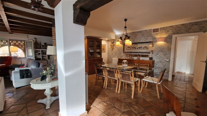 Image No.28-5 Bed Property for sale