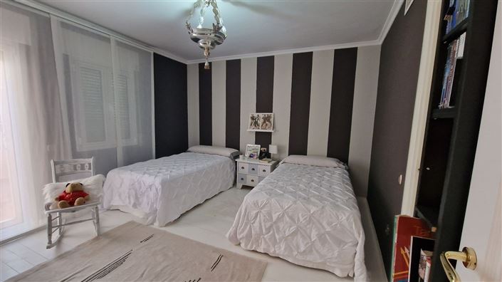 Image No.44-5 Bed Property for sale