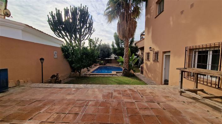 Image No.6-5 Bed Property for sale