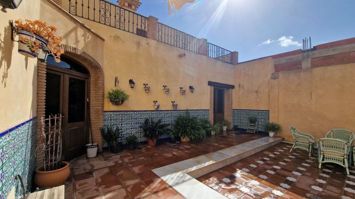 Image No.2-5 Bed Villa for sale