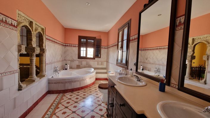 Image No.20-5 Bed Villa for sale