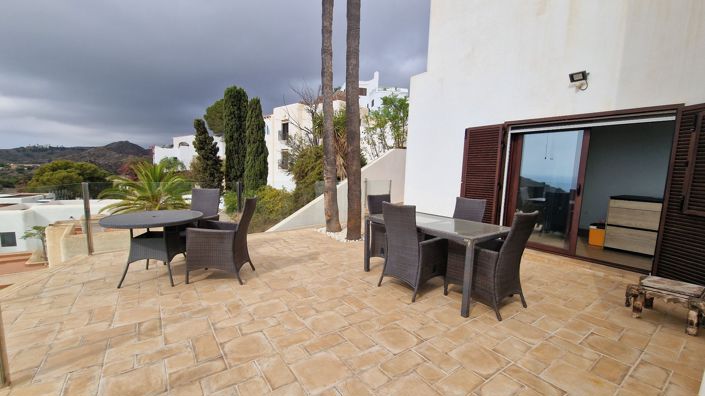 Image No.16-6 Bed Property for sale