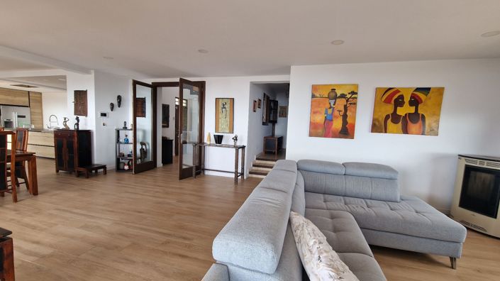 Image No.23-6 Bed Property for sale