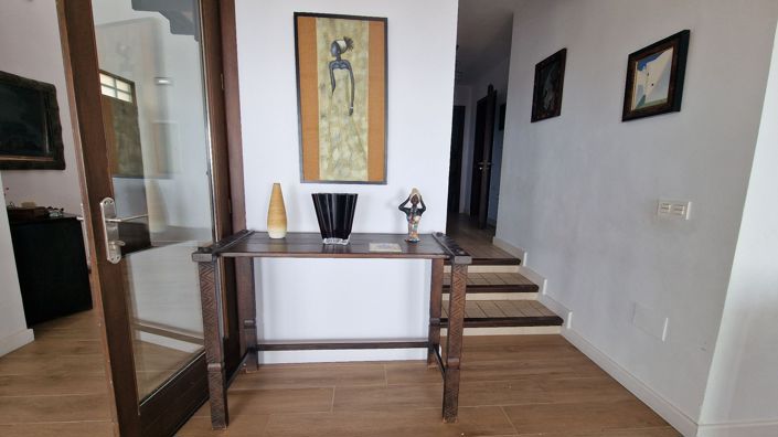 Image No.24-6 Bed Property for sale