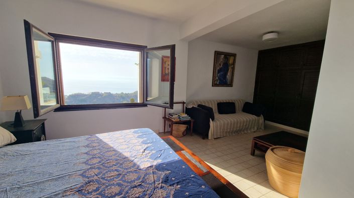 Image No.29-6 Bed Property for sale