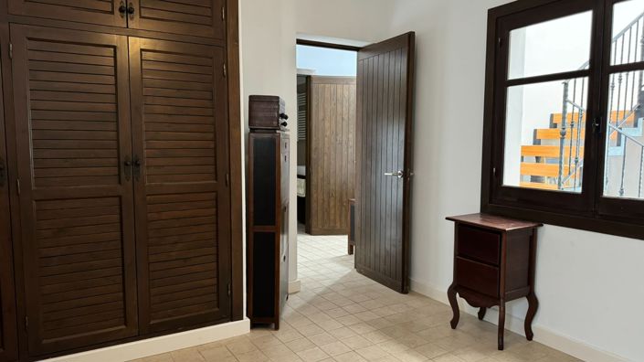 Image No.32-6 Bed Property for sale