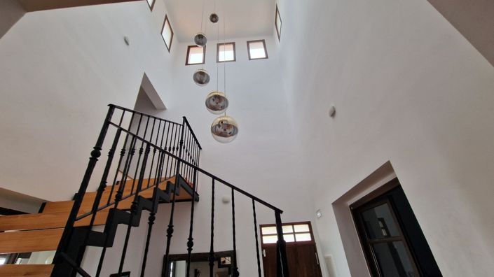 Image No.37-6 Bed Property for sale