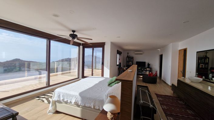 Image No.40-6 Bed Property for sale