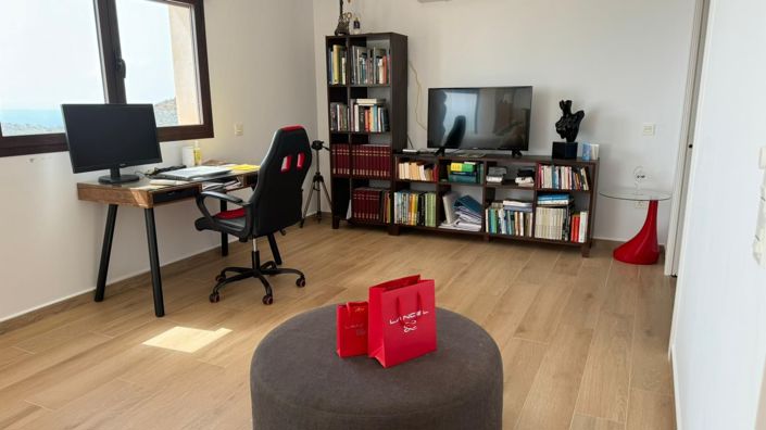 Image No.43-6 Bed Property for sale