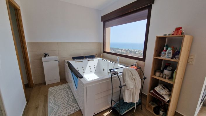 Image No.47-6 Bed Property for sale