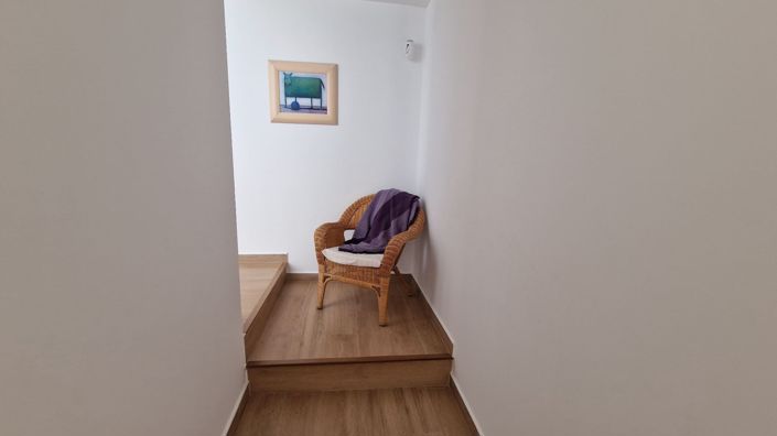 Image No.48-6 Bed Property for sale