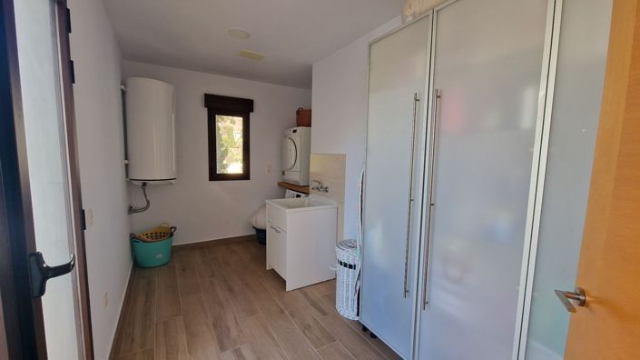 Image No.52-6 Bed Property for sale