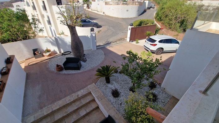 Image No.54-6 Bed Property for sale