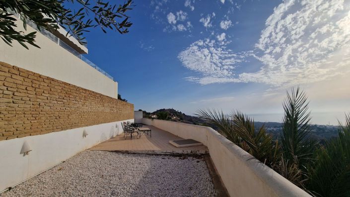 Image No.61-6 Bed Property for sale