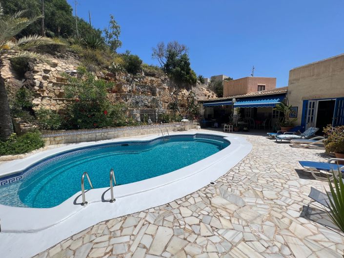 Image No.4-4 Bed Property for sale