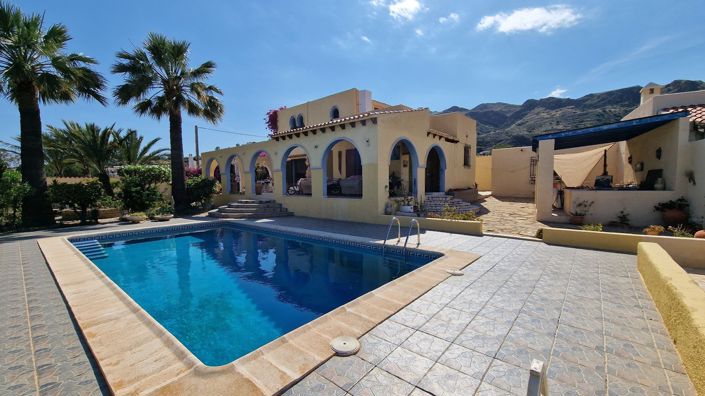 Image No.1-3 Bed Villa for sale