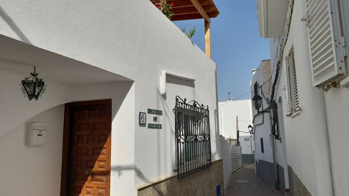 Image No.1-4 Bed Townhouse for sale