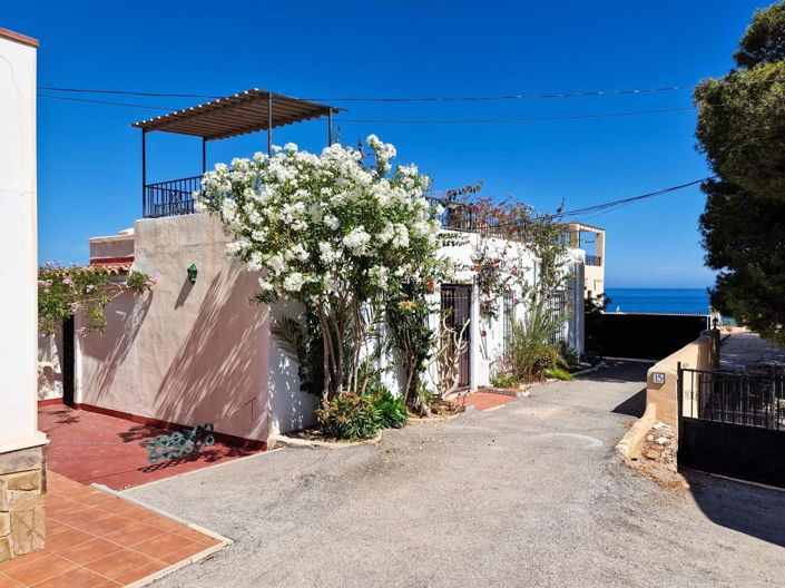 Image No.1-4 Bed Villa for sale