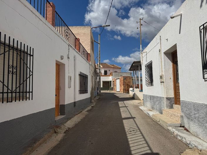 Image No.18-2 Bed Townhouse for sale