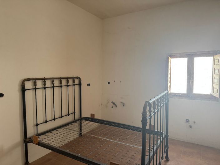 Image No.7-2 Bed Townhouse for sale