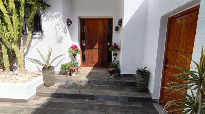 Image No.16-4 Bed Property for sale