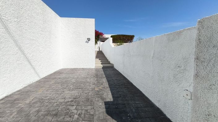 Image No.44-4 Bed Property for sale