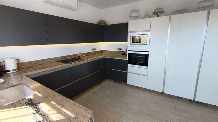Image No.8-4 Bed Property for sale