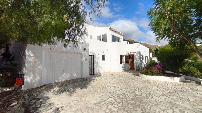 Image No.32-3 Bed Villa for sale