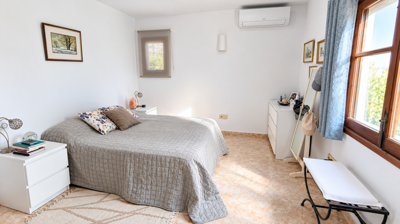 bright-scandinavian-inspired-bedroom-retreat
