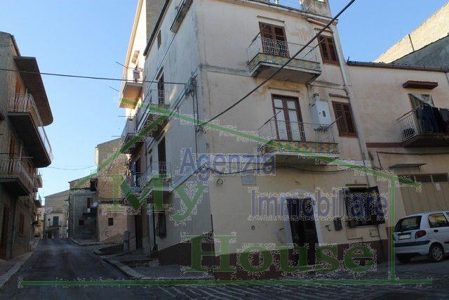 Image No.2-Maison de ville de 3 chambres à vendre à Cianciana