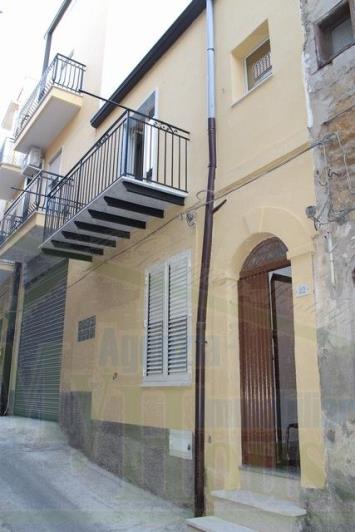 Image No.2-Maison de ville de 3 chambres à vendre à Cianciana