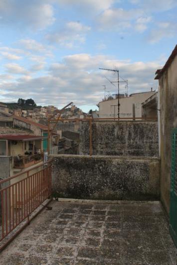 Image No.21-3 Bed House for sale