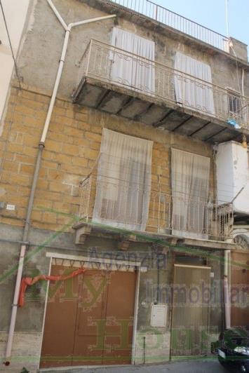 Image No.2-Maison de ville de 3 chambres à vendre à Cianciana