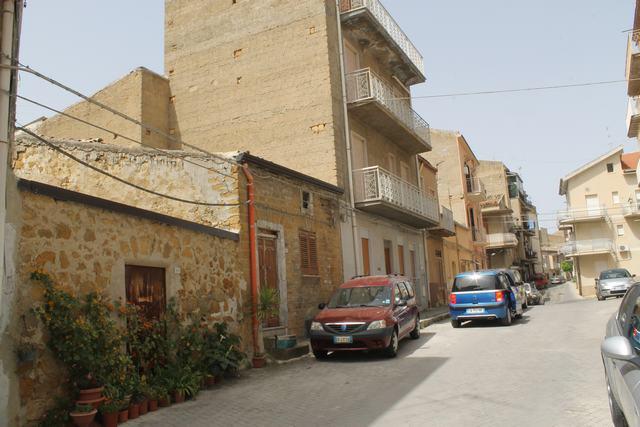 Image No.14-3 Bed Townhouse for sale