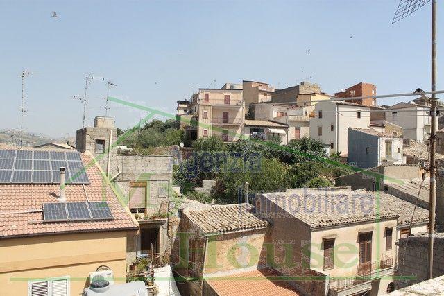 Image No.22-3 Bed Townhouse for sale