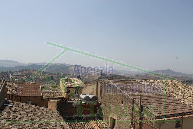 Image No.24-3 Bed Townhouse for sale