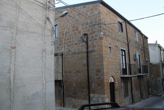 Image No.19-3 Bed Townhouse for sale