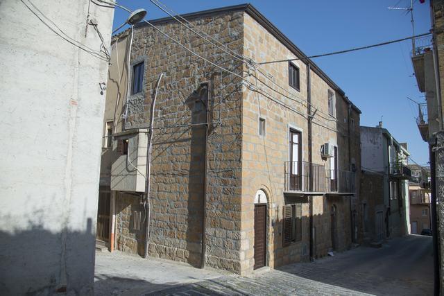 Image No.27-3 Bed Townhouse for sale