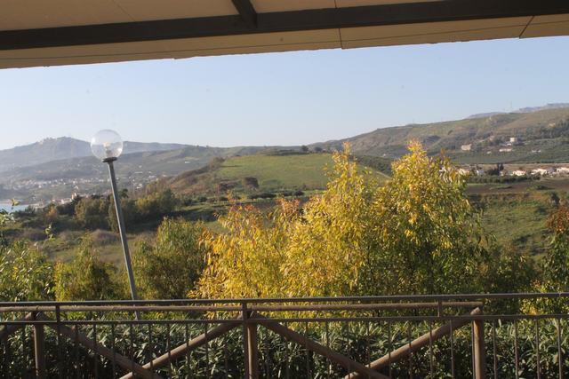 Image No.10-1 Bed House for sale