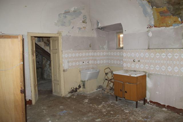 Image No.13-2 Bed Townhouse for sale